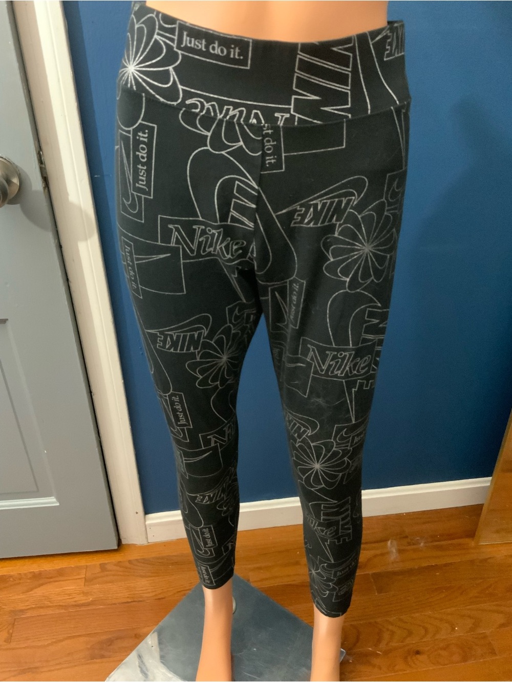 Nike Black Graphic-Print Leggings